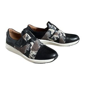 Clarks Un Rio Strap Sneakers 10 Black Leather Snake Print Unstructured Comfort